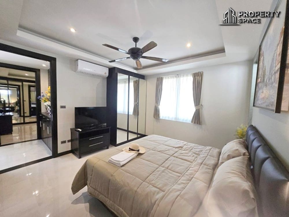 Fully Furnished Modern 4-Bedroom En-suite Pool Villa in East Pattaya for Sale And Rent  Image 13
