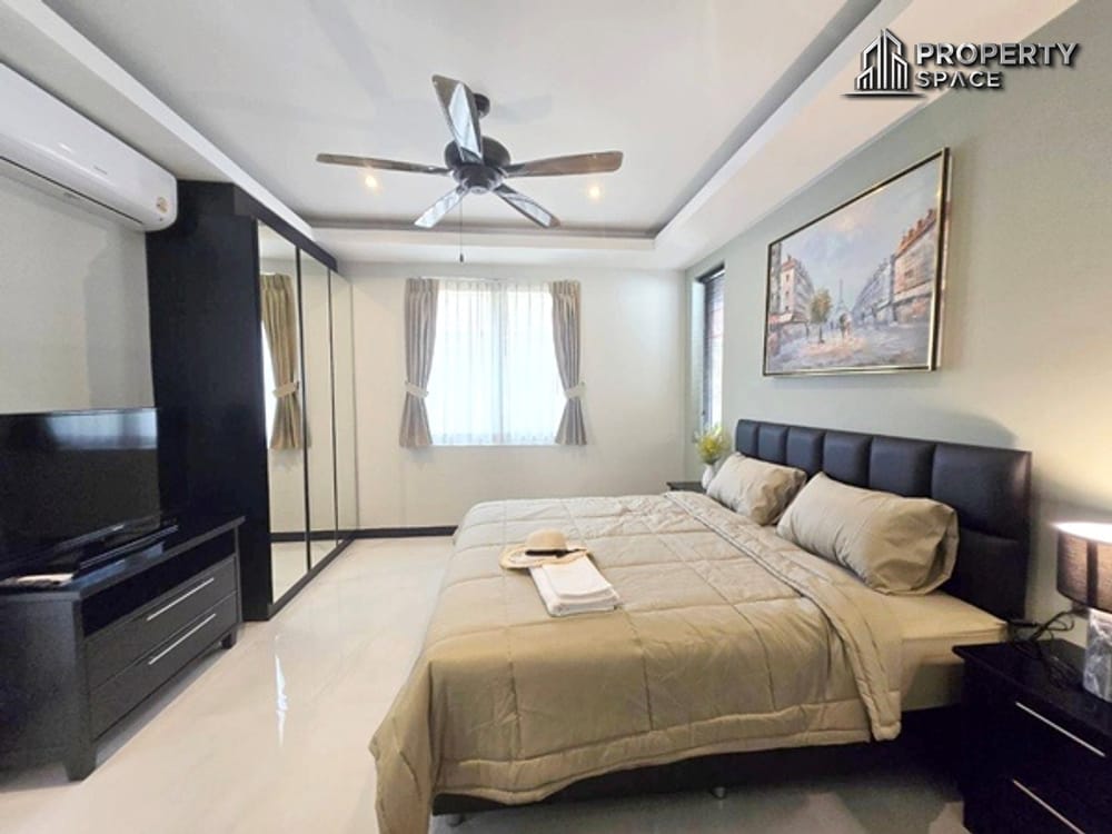 Fully Furnished Modern 4-Bedroom En-suite Pool Villa in East Pattaya for Sale And Rent  Image 12