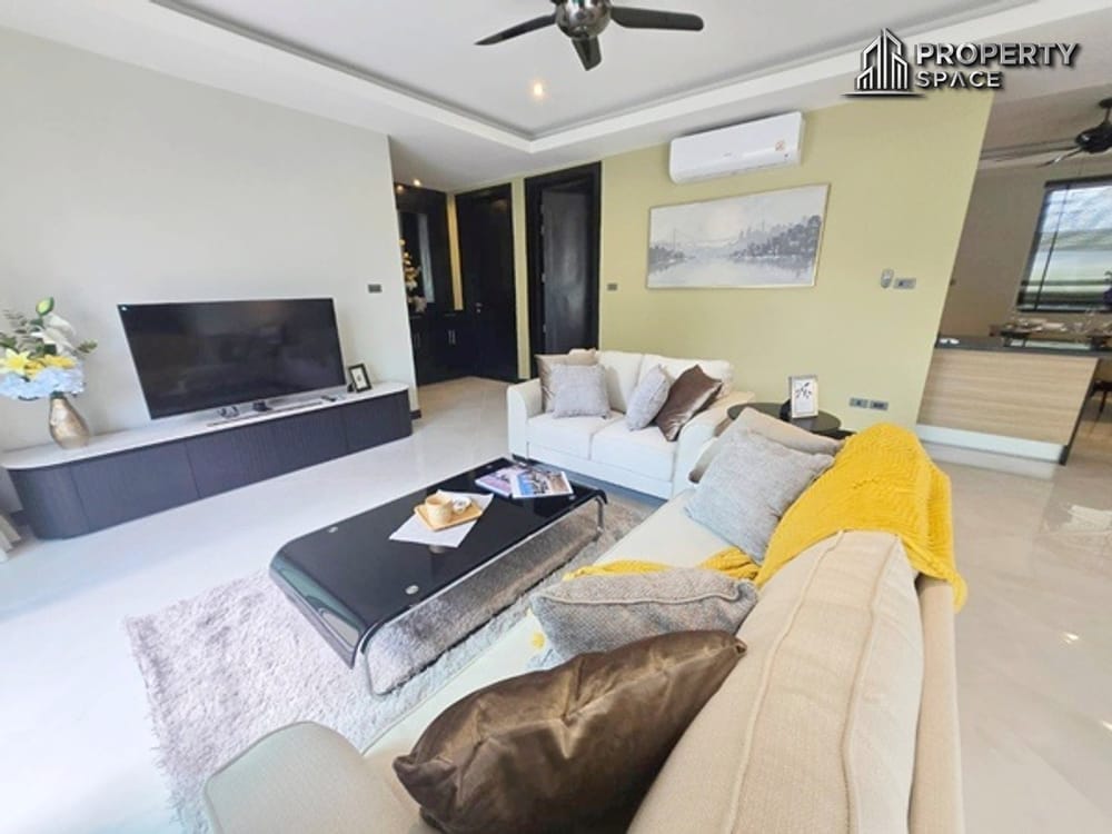 Fully Furnished Modern 4-Bedroom En-suite Pool Villa in East Pattaya for Sale And Rent  Image 5