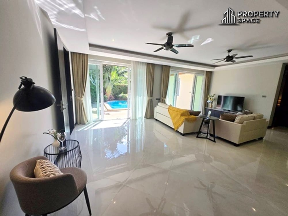 Fully Furnished Modern 4-Bedroom En-suite Pool Villa in East Pattaya for Sale And Rent  Image 4