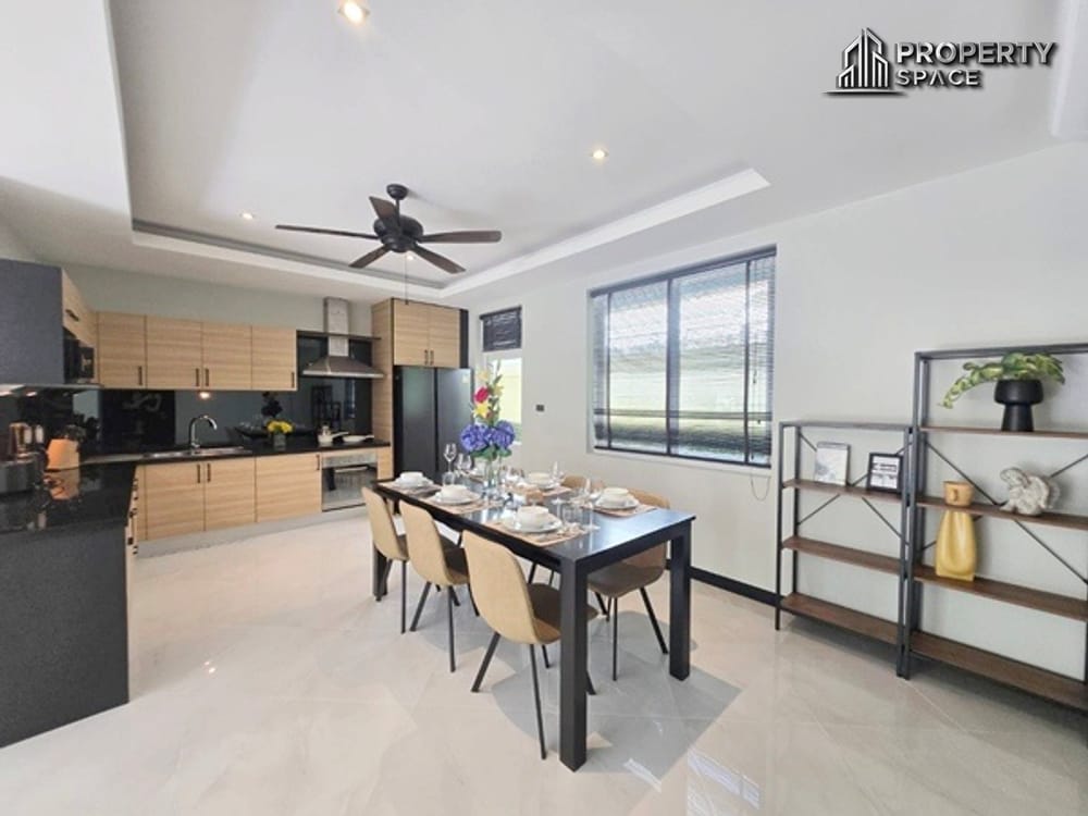 Fully Furnished Modern 4-Bedroom En-suite Pool Villa in East Pattaya for Sale And Rent  Image 10