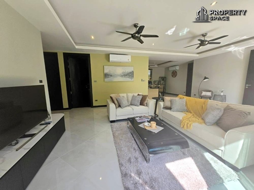 Fully Furnished Modern 4-Bedroom En-suite Pool Villa in East Pattaya for Sale And Rent  Image 8