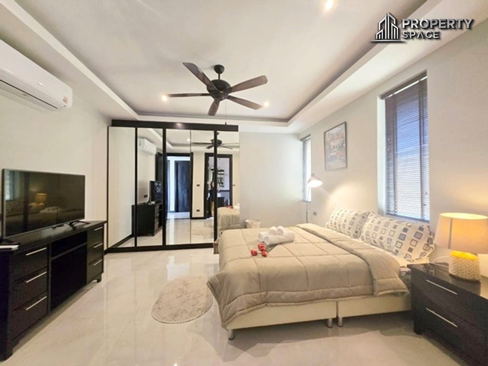 Fully Furnished Modern 4-Bedroom En-suite Pool Villa in East Pattaya for Sale And Rent  Image 14