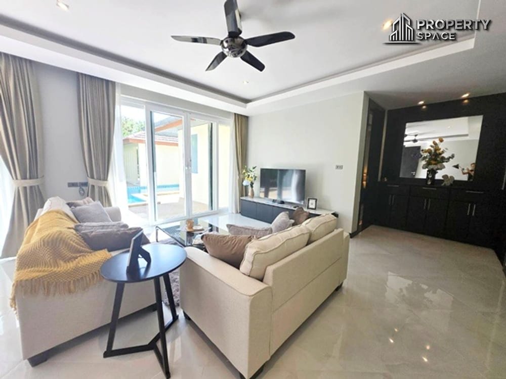 Fully Furnished Modern 4-Bedroom En-suite Pool Villa in East Pattaya for Sale And Rent  Image 7