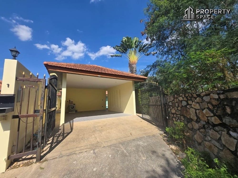 Fully Furnished Modern 4-Bedroom En-suite Pool Villa in East Pattaya for Sale And Rent  Image 19
