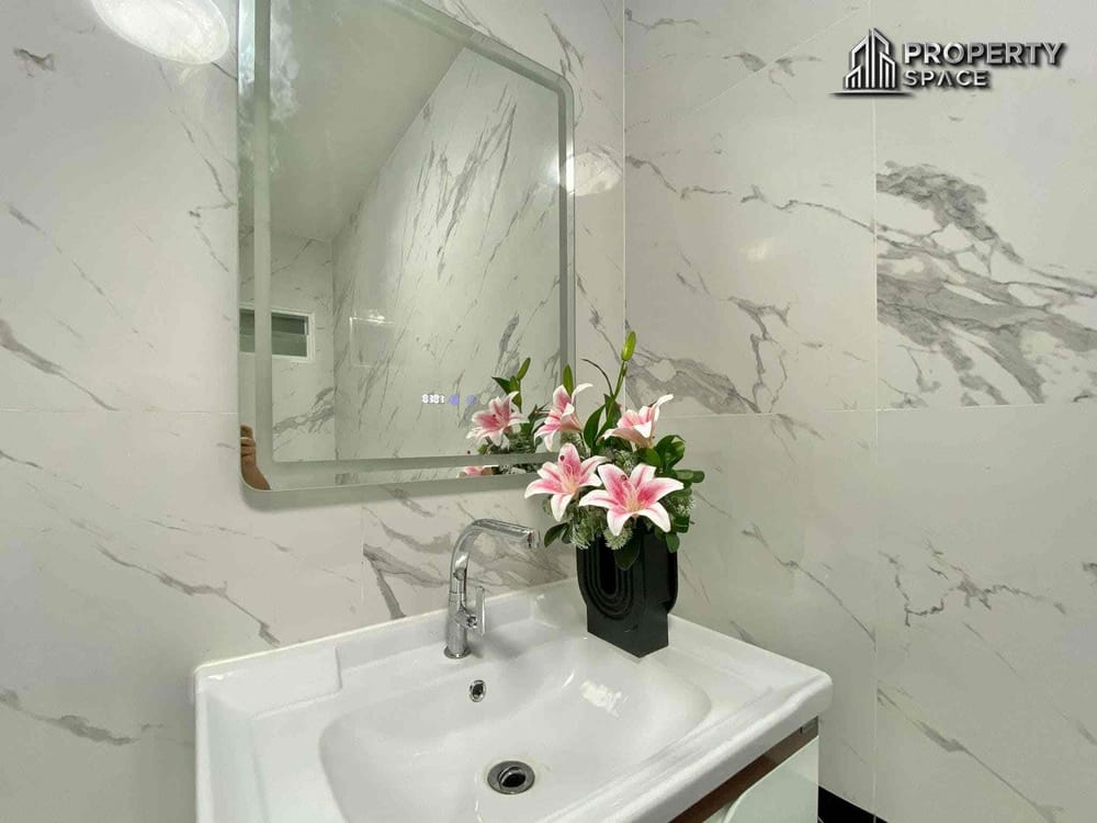 Brand New 4 Bedroom Detached House In East Pattaya Near Jomtien Beach For Sale  Image 24