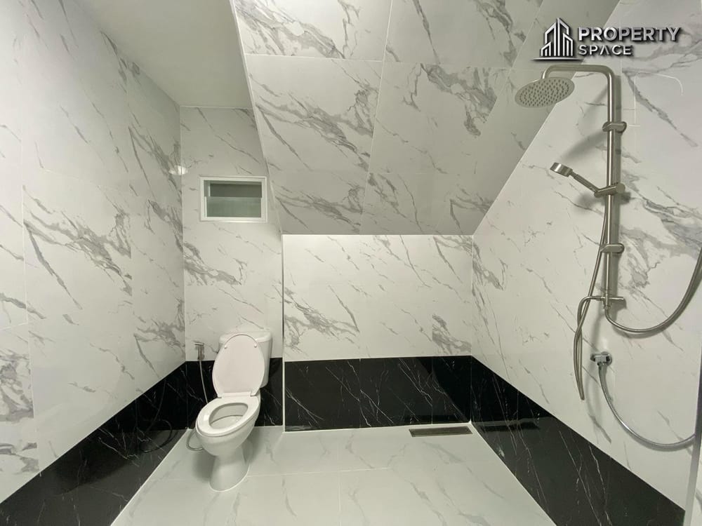 Brand New 4 Bedroom Detached House In East Pattaya Near Jomtien Beach For Sale  Image 32
