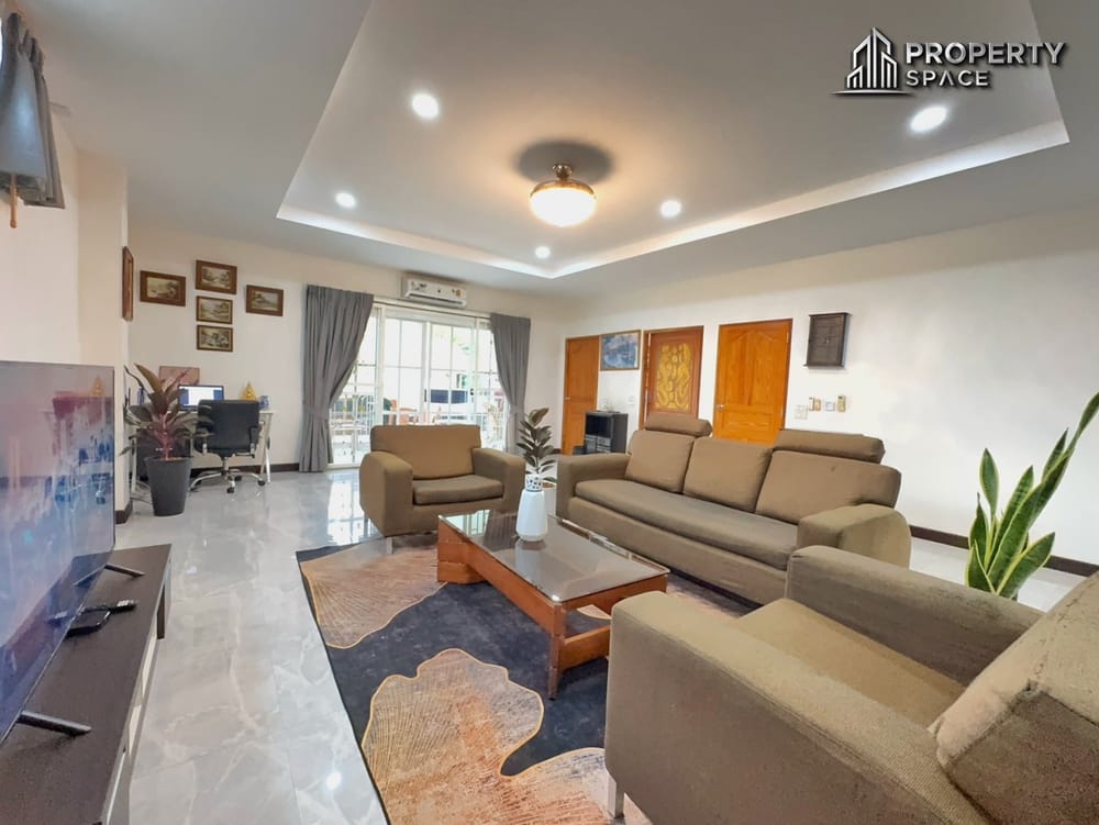 Fully Furnished Private House 3-Bedroom Pet Friendly in Naklua-Wongamat for Rent Image 1