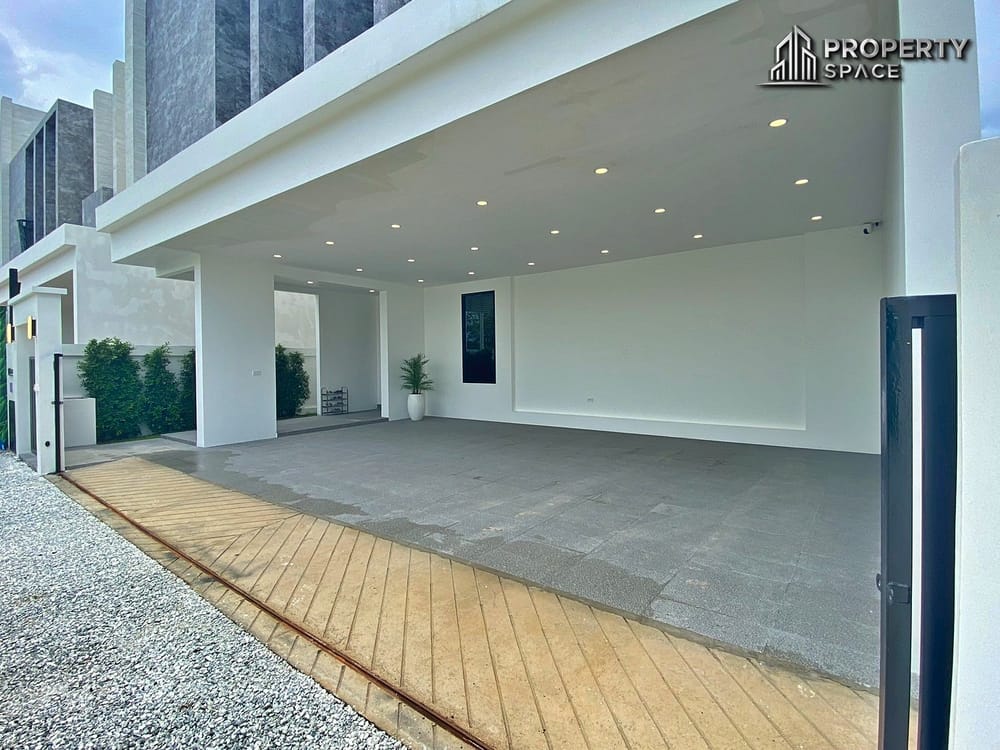 Luxury Modern 4 Bedroom Pool Villa in Huay Yai Pattaya for Sale Image 6