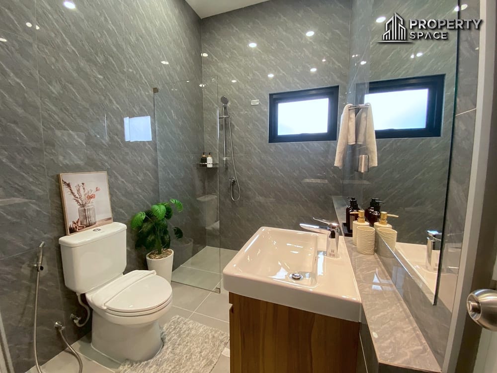 Luxury Modern 4 Bedroom Pool Villa in Huay Yai Pattaya for Sale Image 14