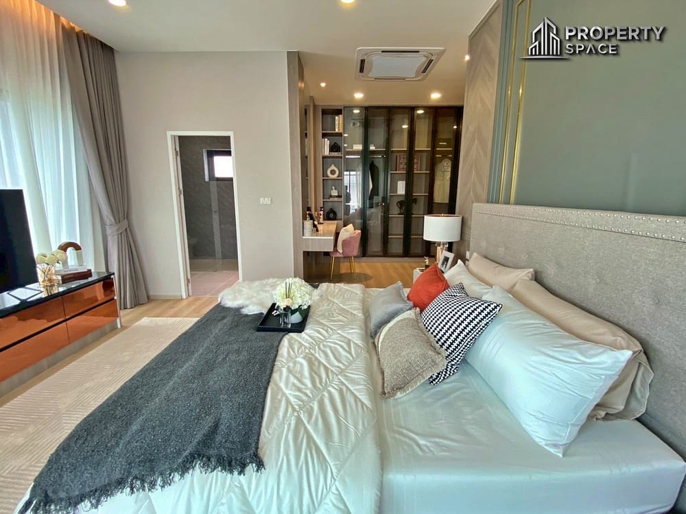 Luxury Modern 4 Bedroom Pool Villa in Huay Yai Pattaya for Sale Image 19