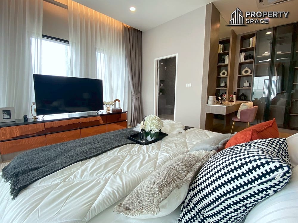 Luxury Modern 4 Bedroom Pool Villa in Huay Yai Pattaya for Sale Image 20
