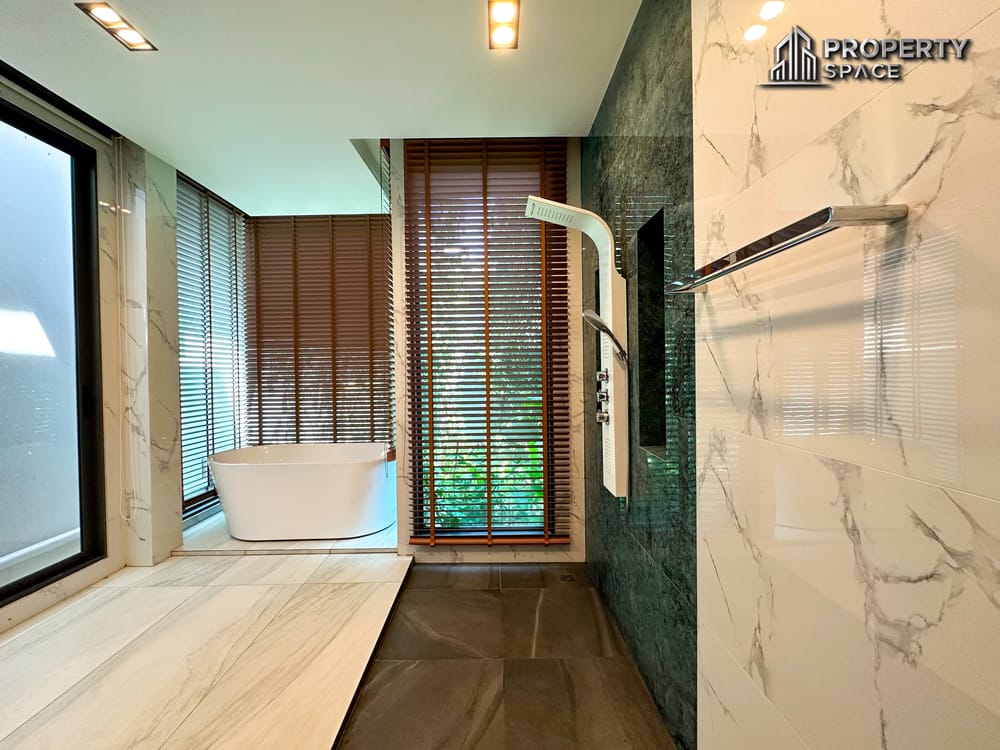 Luxurious Modern Pool Villa 4-Bedroom In Mabprachan Lake Pattaya For Sale Image 31