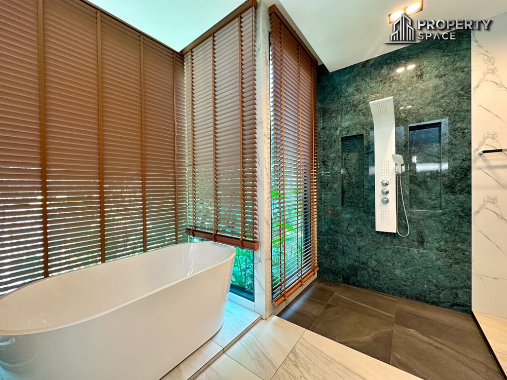 Luxurious Modern Pool Villa 4-Bedroom In Mabprachan Lake Pattaya For Sale Image 34