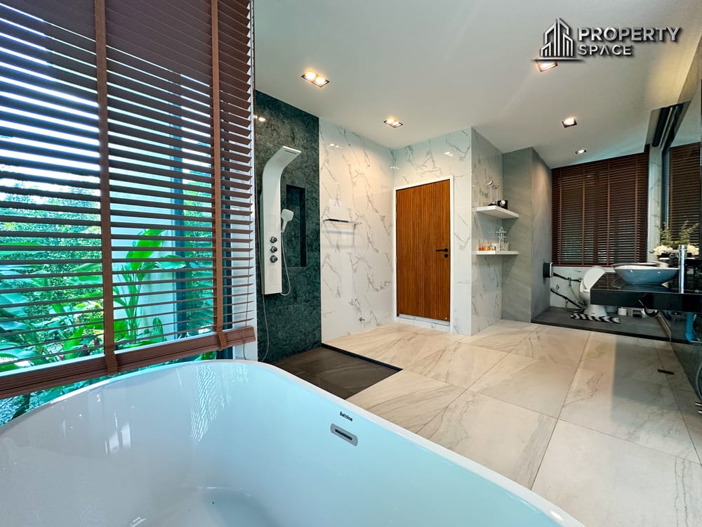 Luxurious Modern Pool Villa 4-Bedroom In Mabprachan Lake Pattaya For Sale Image 32