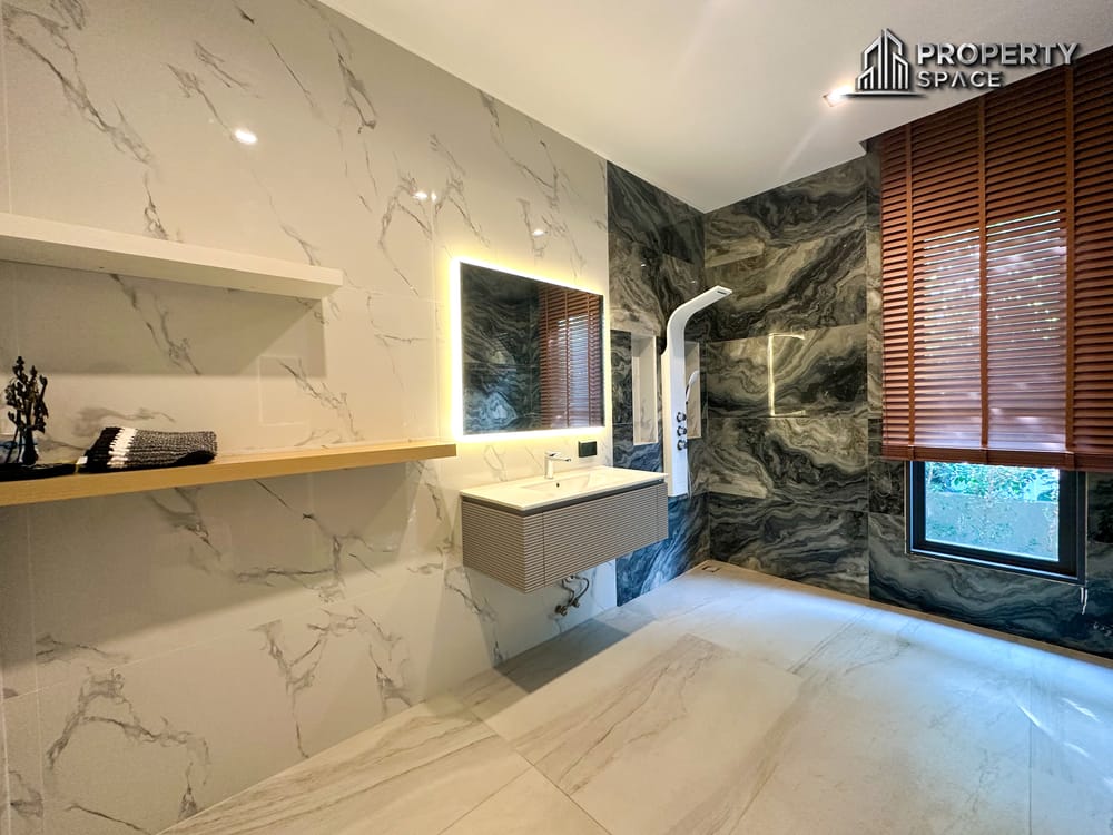 Luxurious Modern Pool Villa 4-Bedroom In Mabprachan Lake Pattaya For Sale Image 39
