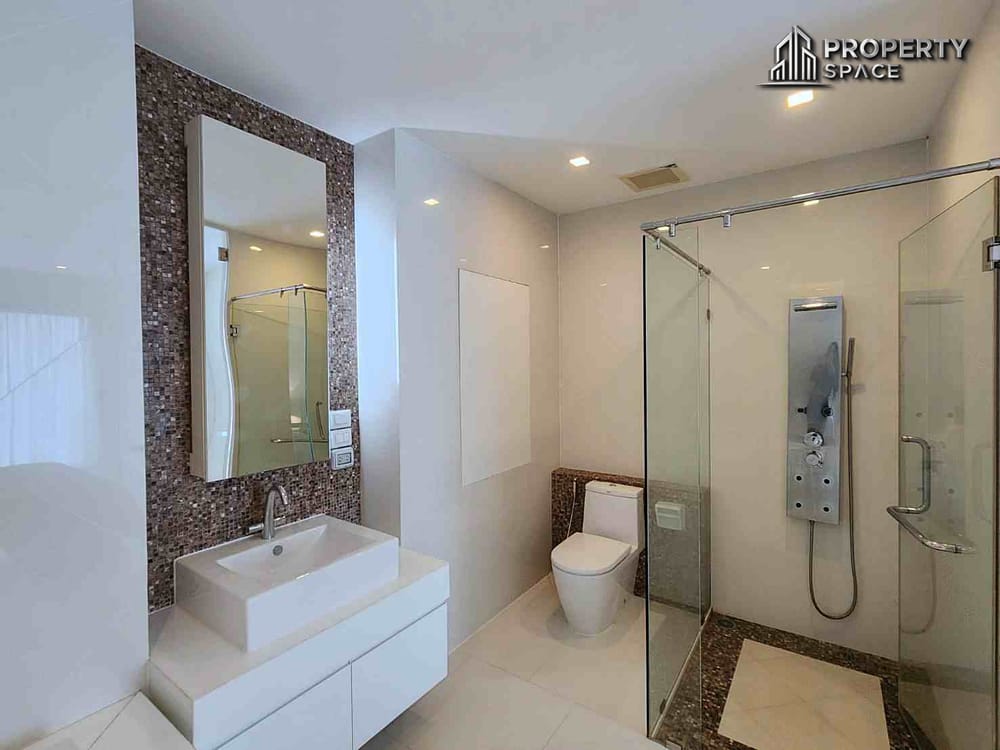 Spacious Beachfront  3 Bedroom Corner Unit At The Sanctuary Wongamat Condo For Sale & Rent Image 22