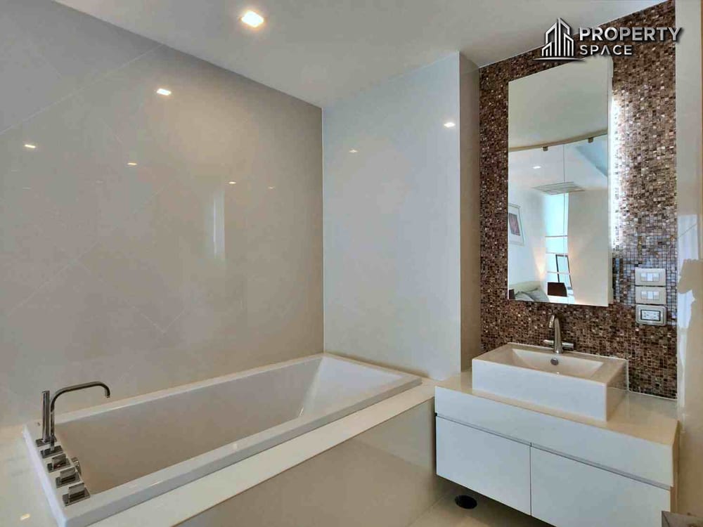 Spacious Beachfront  3 Bedroom Corner Unit At The Sanctuary Wongamat Condo For Sale & Rent Image 21