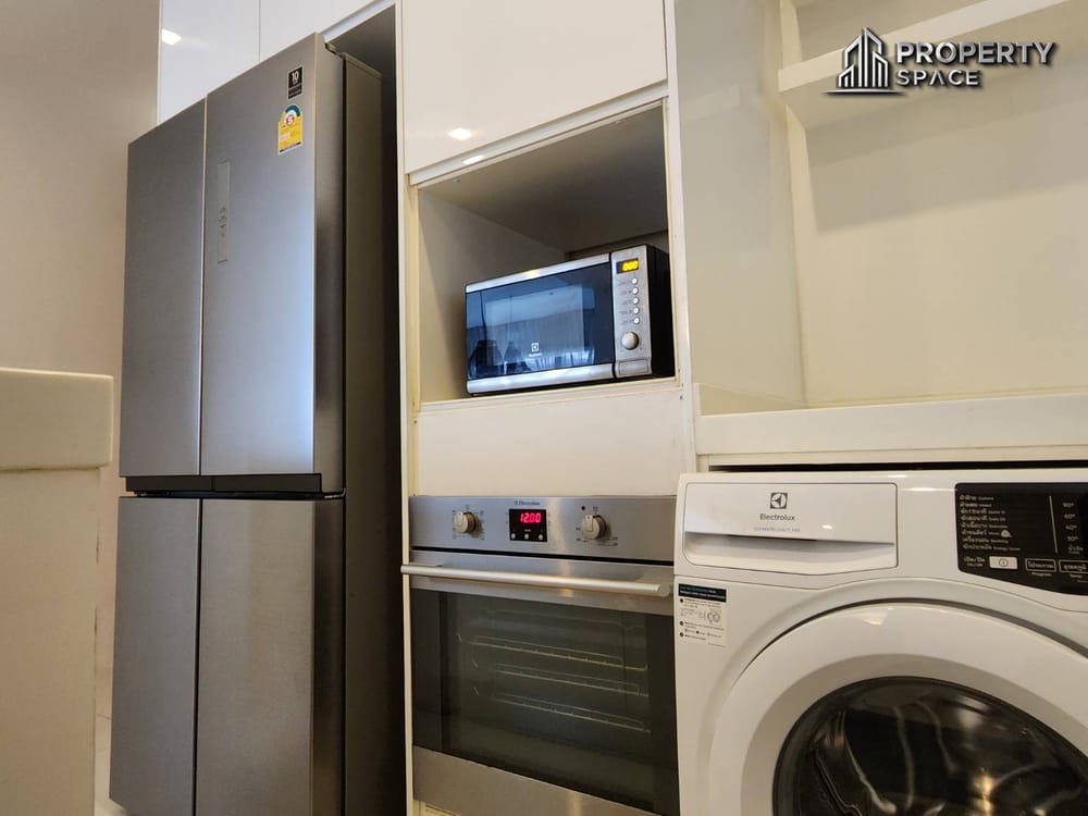 Spacious Beachfront  3 Bedroom Corner Unit At The Sanctuary Wongamat Condo For Sale & Rent Image 13
