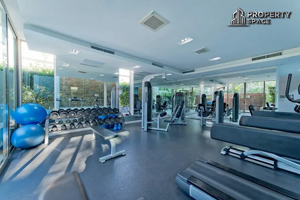 Spacious Beachfront  3 Bedroom Corner Unit At The Sanctuary Wongamat Condo For Sale & Rent Image 37