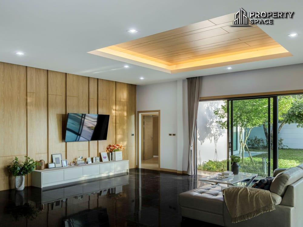 Luxurious Modern 4 Bedroom Pool Villa In Huay Yai Pattaya For Rent Image 8