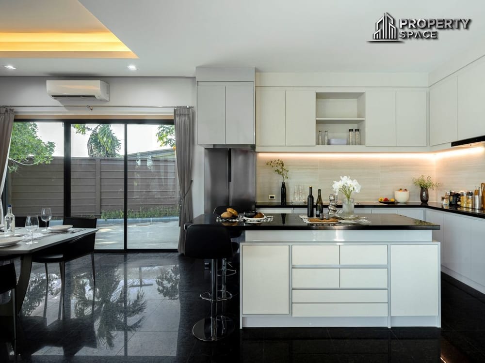 Luxurious Modern 4 Bedroom Pool Villa In Huay Yai Pattaya For Rent Image 10