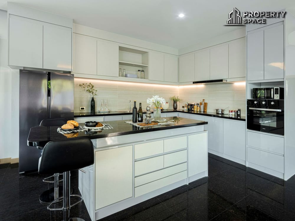Luxurious Modern 4 Bedroom Pool Villa In Huay Yai Pattaya For Rent Image 11
