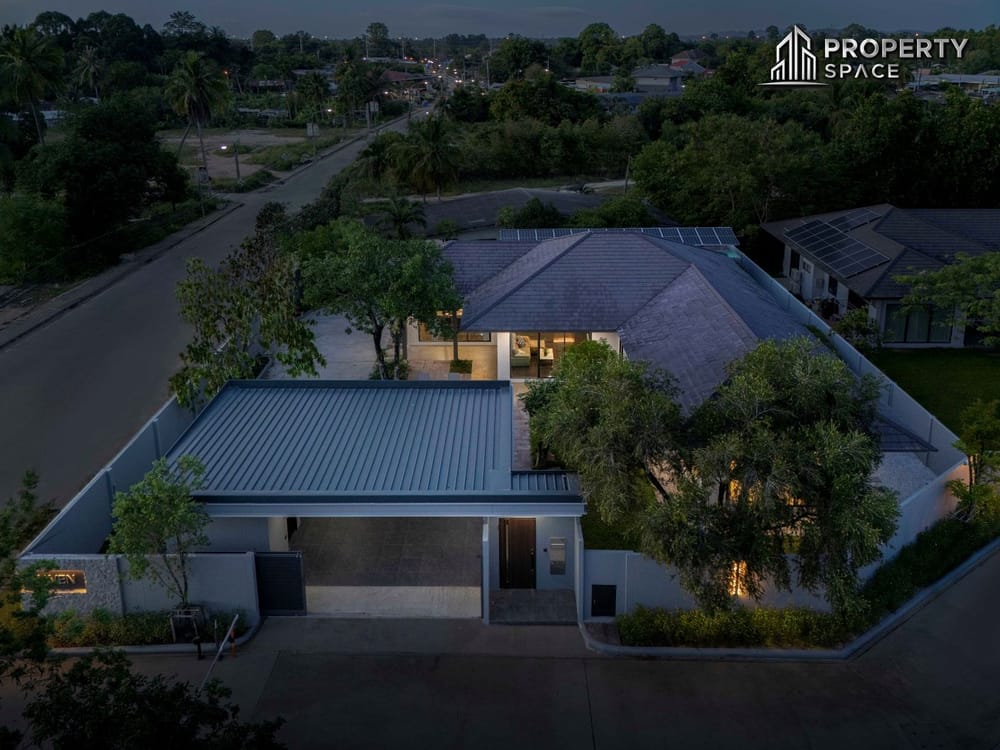 Luxurious Modern 4 Bedroom Pool Villa In Huay Yai Pattaya For Rent Image 1