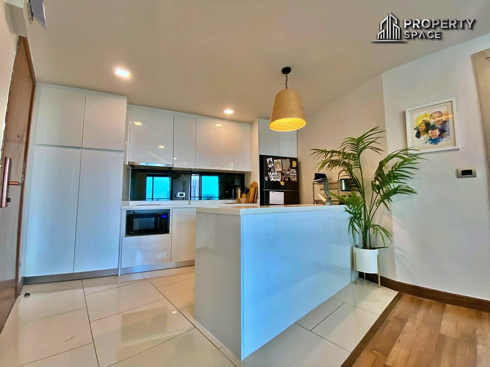 Spacious Modern 2 Bedroom In The Peak Towers Pratumnak For Sale Image 12