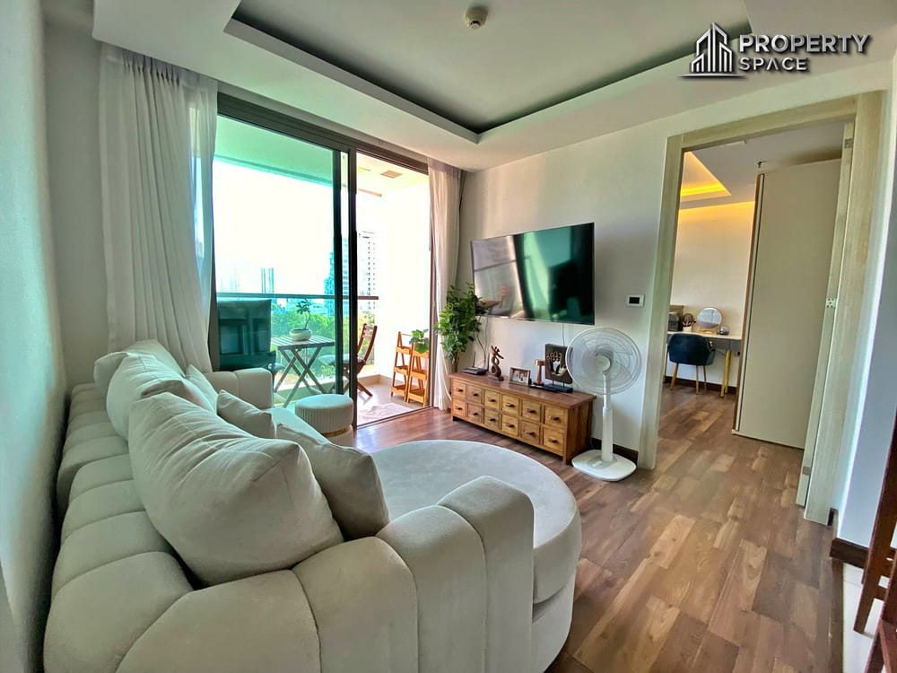 Spacious Modern 2 Bedroom In The Peak Towers Pratumnak For Sale Image 3