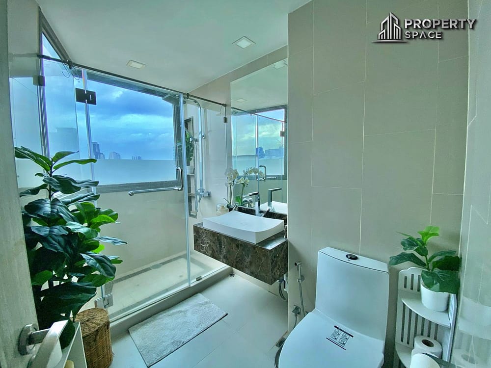 Spacious Modern 2 Bedroom In The Peak Towers Pratumnak For Sale Image 21