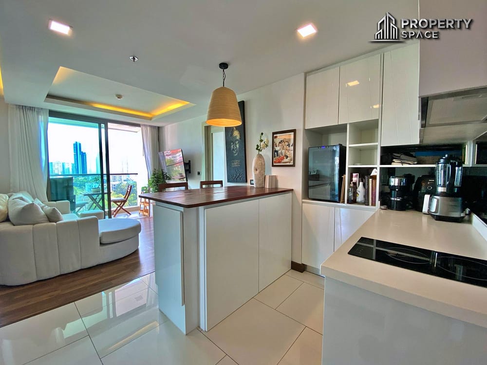Spacious Modern 2 Bedroom In The Peak Towers Pratumnak For Sale Image 5