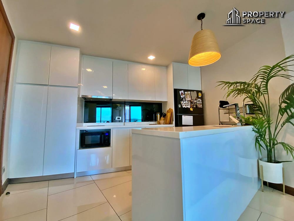 Spacious Modern 2 Bedroom In The Peak Towers Pratumnak For Sale Image 13
