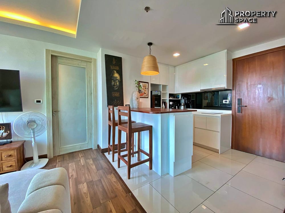 Spacious Modern 2 Bedroom In The Peak Towers Pratumnak For Sale Image 6
