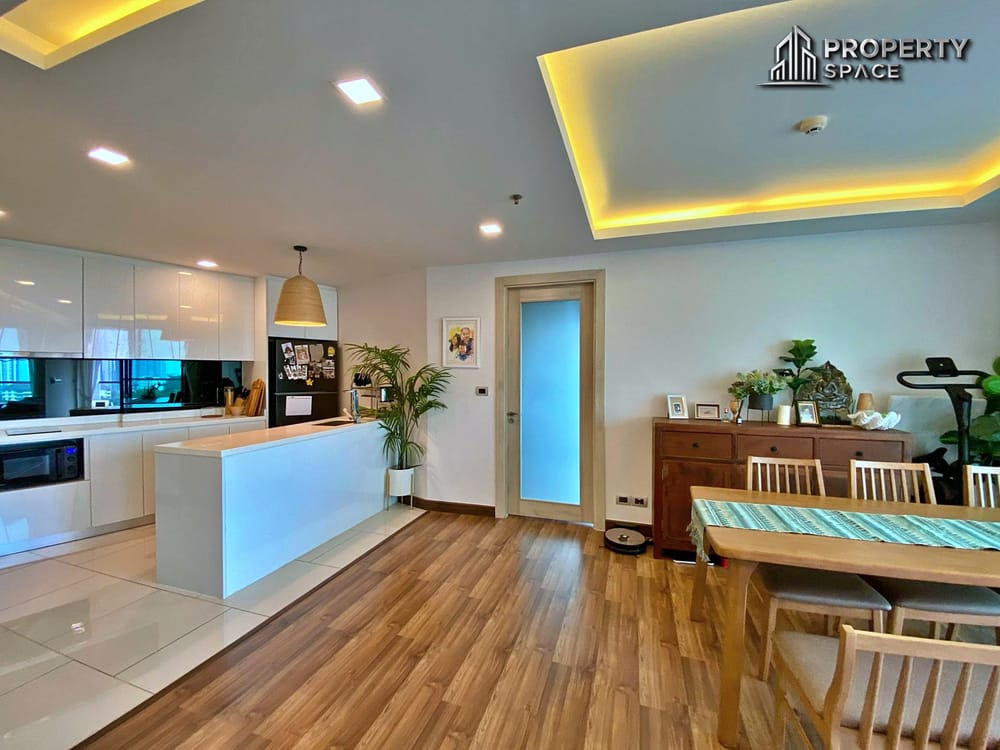 Spacious Modern 2 Bedroom In The Peak Towers Pratumnak For Sale Image 11