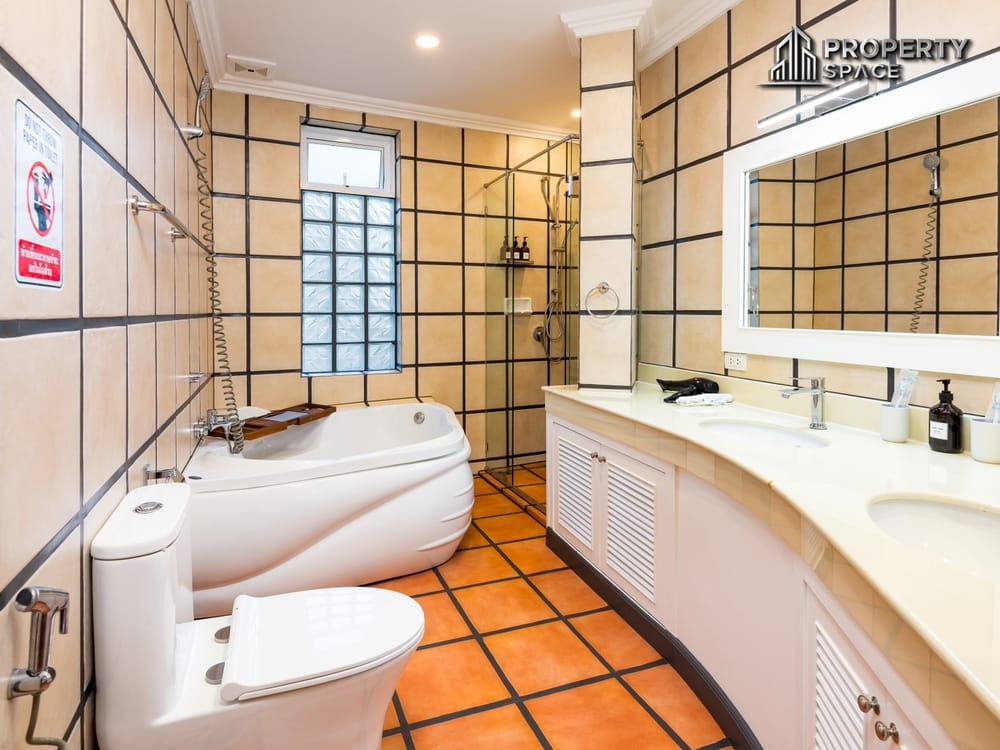 Newly Renovated 4-Bedroom Pool Villa With Daily Rental License For Business in Soi Siam Country Club For Sale Image 16