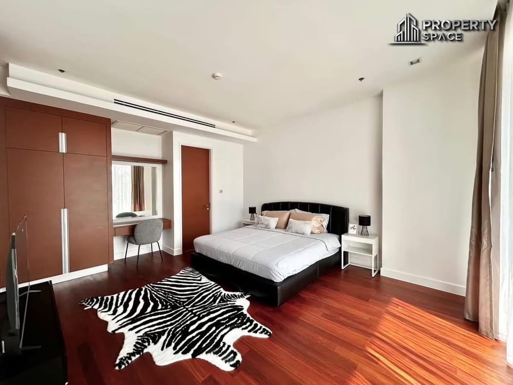 Specious 2-Bedroom Luxury Unit sea view in The Cove Pattaya for Rent Image 6