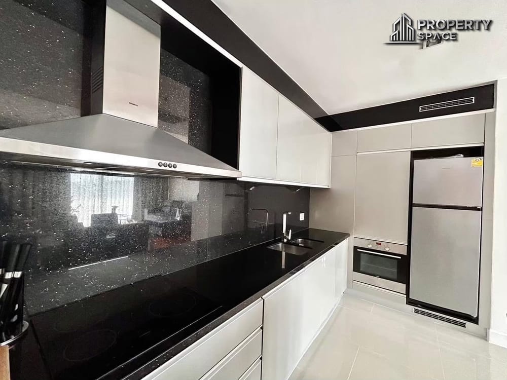 Specious 2-Bedroom Luxury Unit sea view in The Cove Pattaya for Rent Image 9