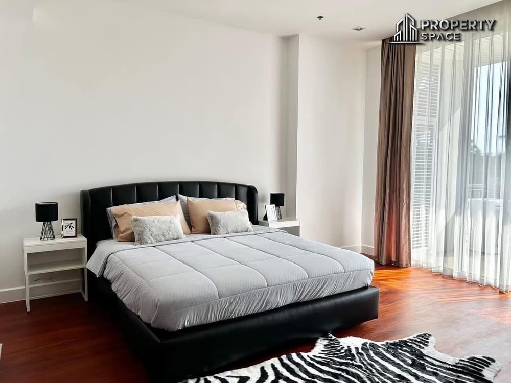 Specious 2-Bedroom Luxury Unit sea view in The Cove Pattaya for Rent Image 13