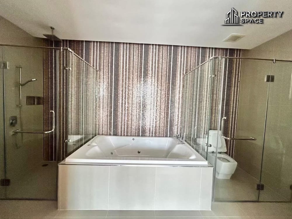 Specious 2-Bedroom Luxury Unit sea view in The Cove Pattaya for Rent Image 7