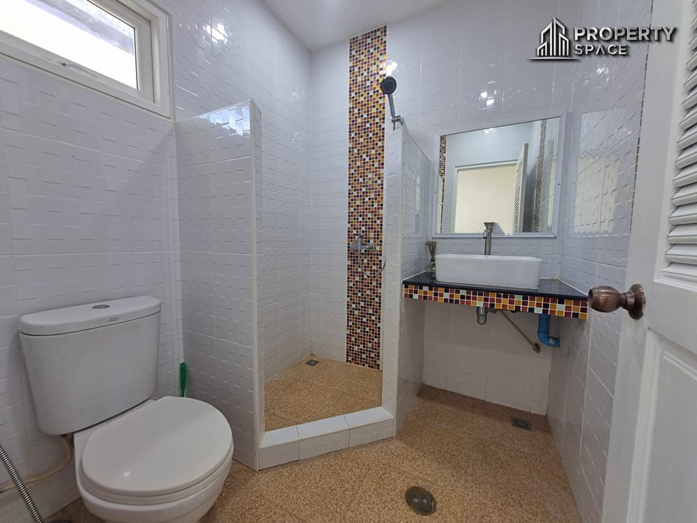Newly Renovated 4 Bedroom Pool Villa In Chaiyapruk2 East Pattaya For Sale And Rent Image 25