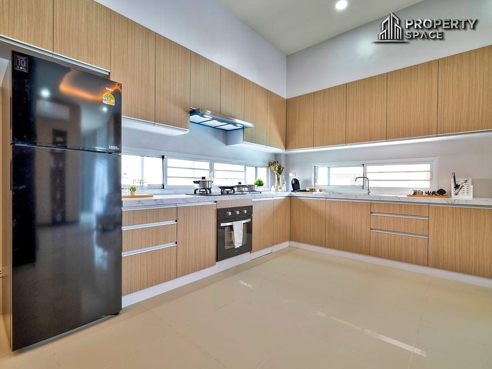 Brand-New Modern 4 Bedroom Pool Villa In East Pattaya for Sale Image 13
