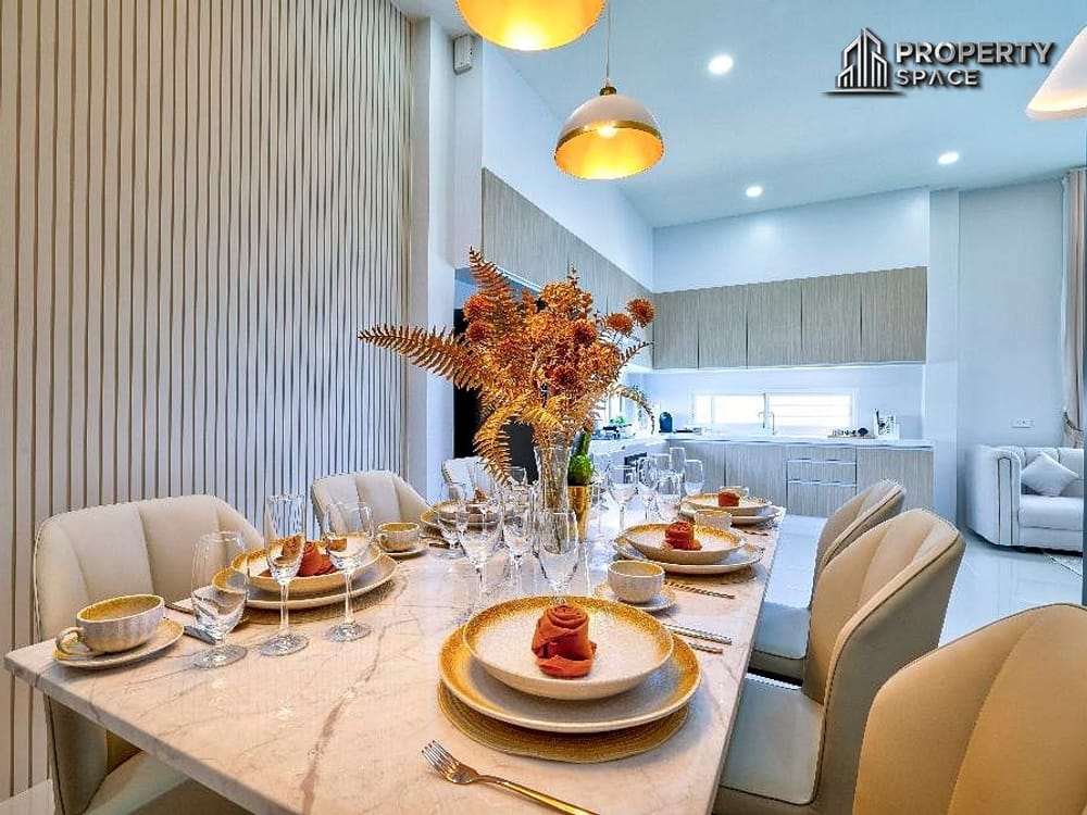 Brand-New Modern 4 Bedroom Pool Villa In East Pattaya for Sale Image 10