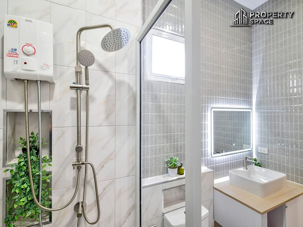 Brand-New Modern 4 Bedroom Pool Villa In East Pattaya for Sale Image 20