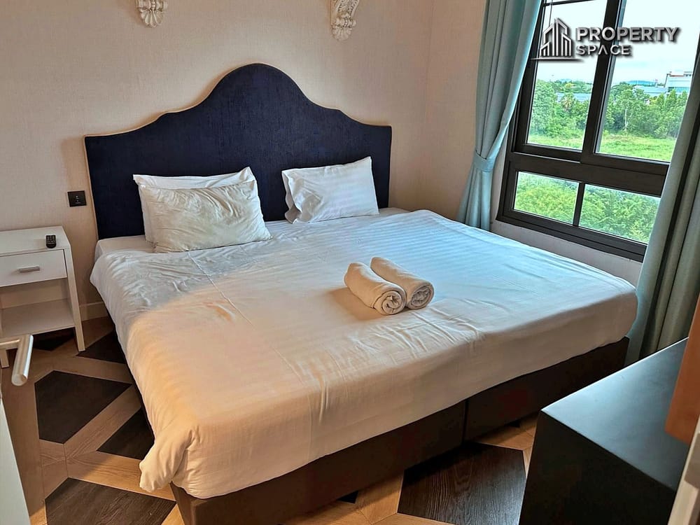 Spacious 2 Bedroom in Espana Condo Resort Jomtien for Sale Image 7