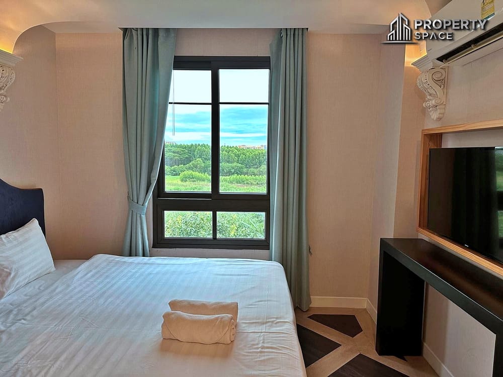 Spacious 2 Bedroom in Espana Condo Resort Jomtien for Sale Image 8