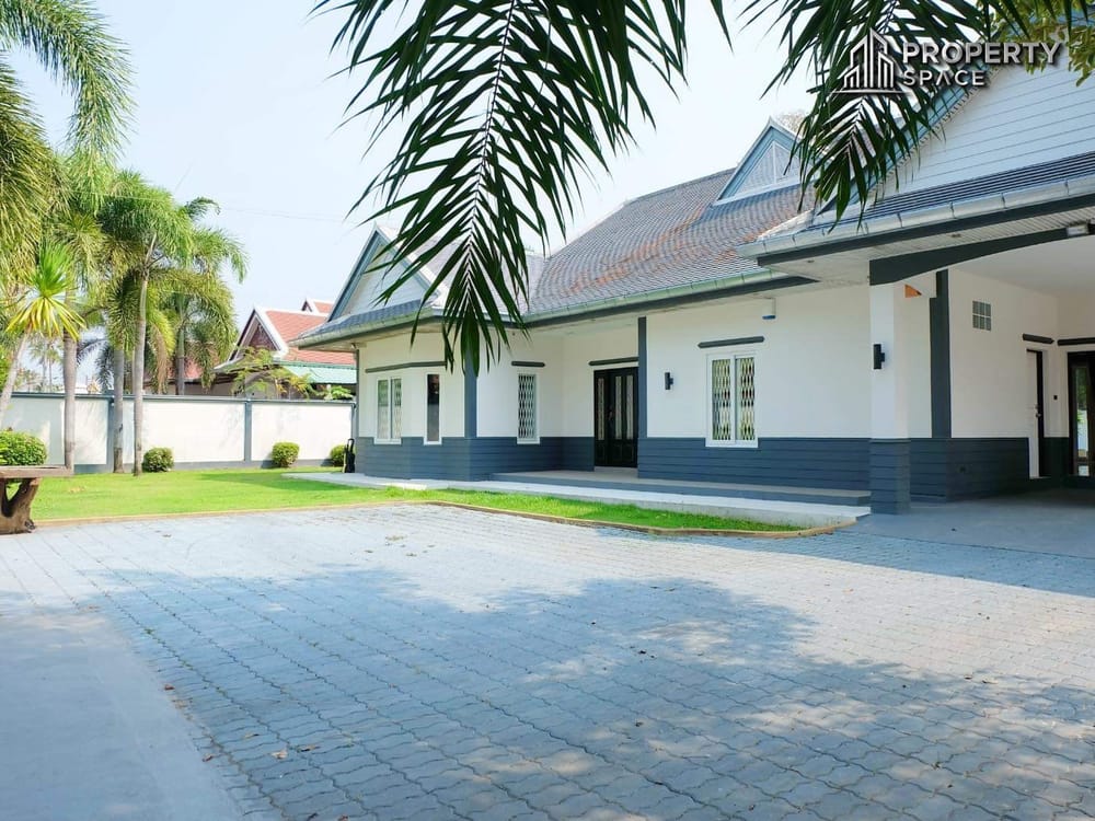 Spacious 4-Bedroom Pool Villa With Huge Garden In East Pattaya For Rent Image 7