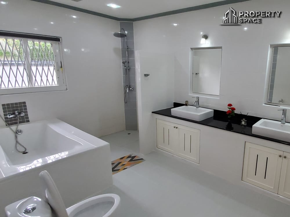 Spacious 4-Bedroom Pool Villa With Huge Garden In East Pattaya For Rent Image 18