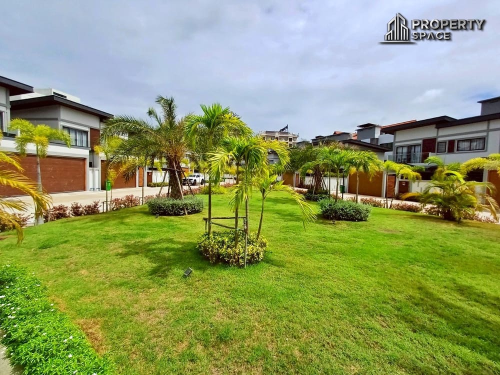Newly Renovated 3 story Townhome 4-Bedroom Prime Location in Central Pattaya for Sale/Rent Image 9