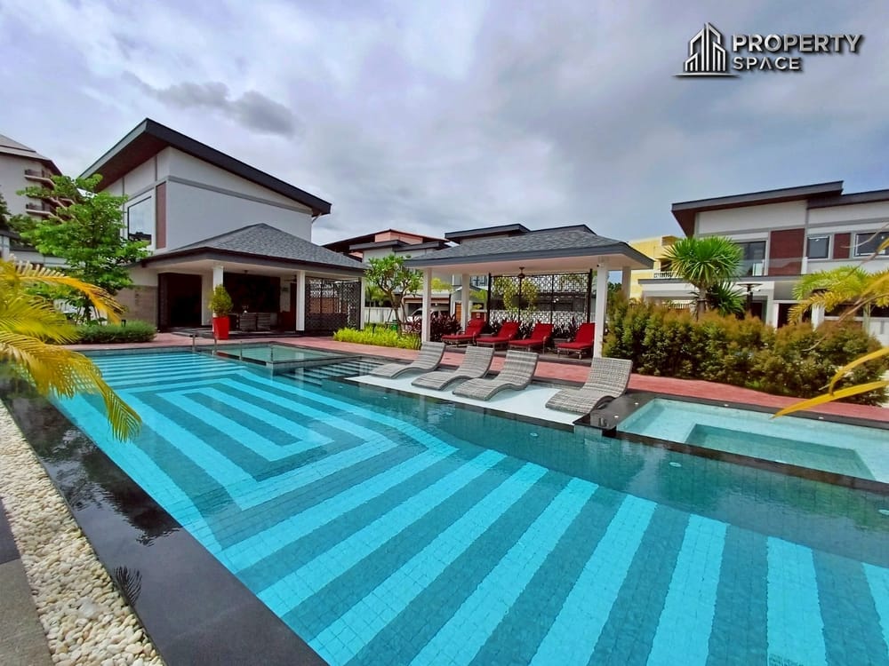 Newly Renovated 3 story Townhome 4-Bedroom Prime Location in Central Pattaya for Sale/Rent Image 1